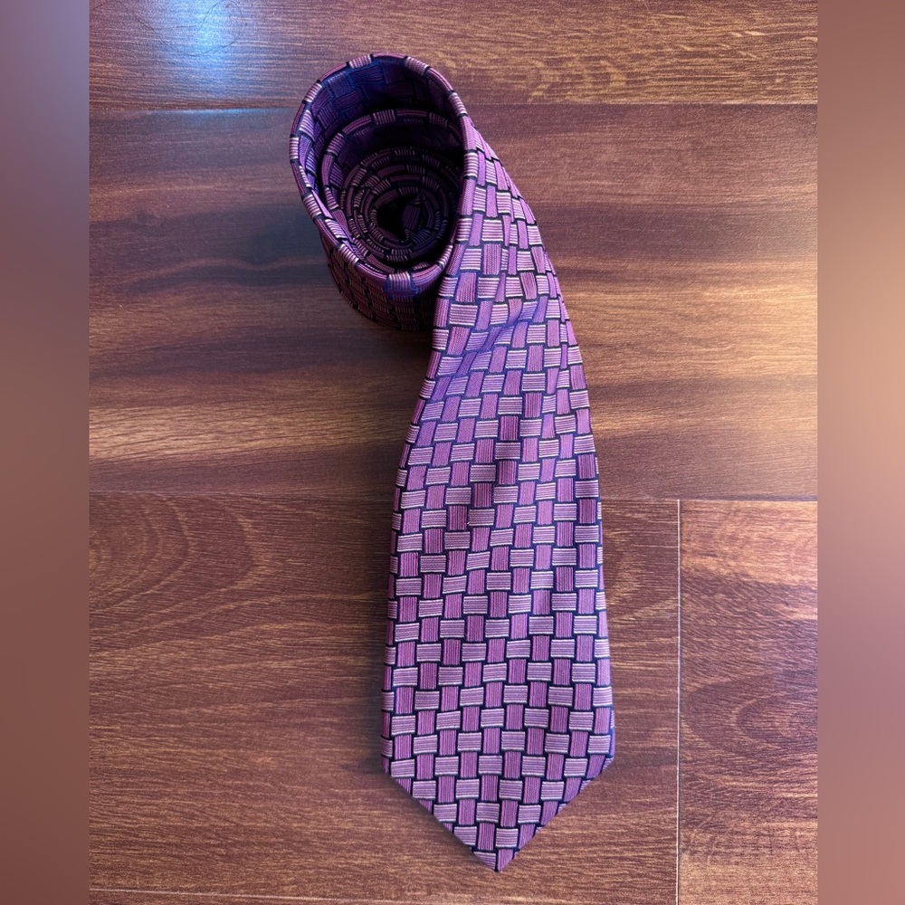 Sophisticated DION Collection Geometric Men's Tie in Rich Purple